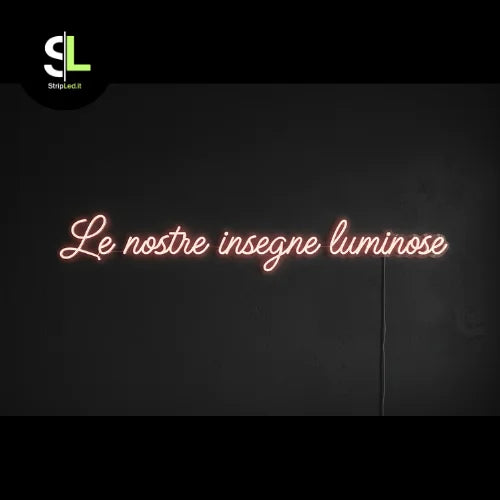 Insegna luminosa al neon con scritta 'Le nostre insegne luminose' e logo StripLed.it - LED neon personalizzato premium su sfondo scuro