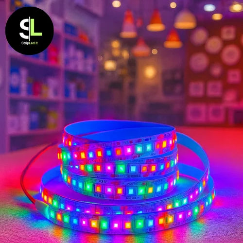 Strip LED RGB accesa e arrotolata su un bancone in un negozio di illuminazione con logo StripLed.it