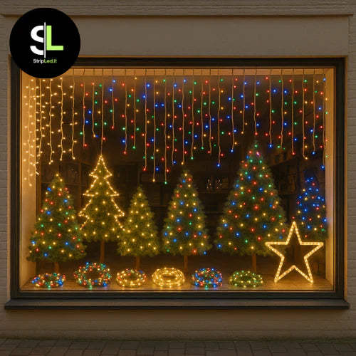 Vetrina natalizia illuminata con luci LED multicolore alberi decorati stelle luminose e logo StripLed.it