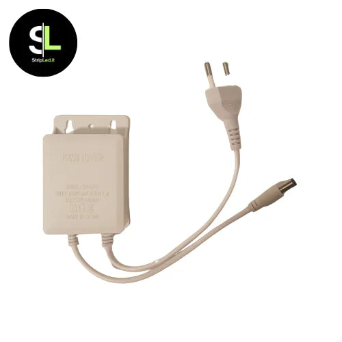 Alimentatore 12V con spina e connettore DC su sfondo con logo StripLed.it
