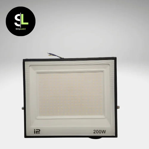 Faro LED 200W impermeabile IP66 con pannello frontale in vetro satinato su sfondo neutro con logo StripLed.it