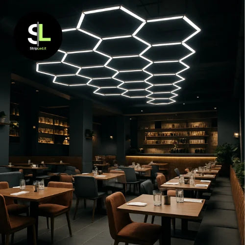 Illuminazione Hexagon LED bianco freddo installata in ristorante moderno con logo StripLed.it