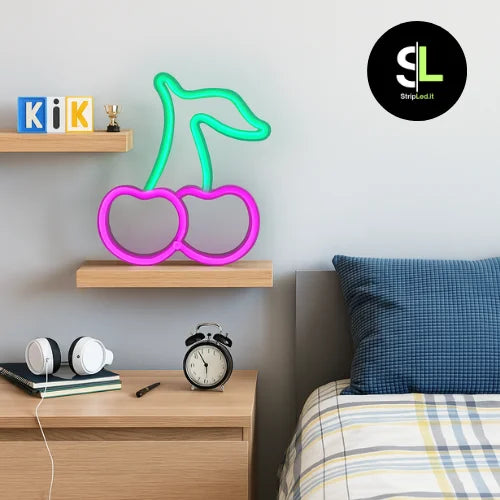 Insegna LED neon ciliegia decorativa su mensola in camera moderna con logo StripLed.it