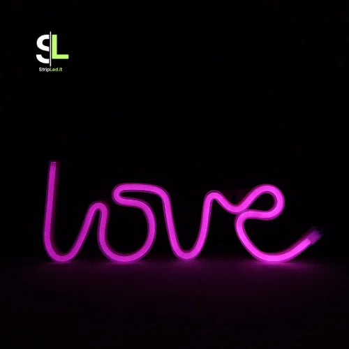 Insegna luminosa LED neon love accesa con luce rosa intensa su sfondo nero e logo StripLed.it