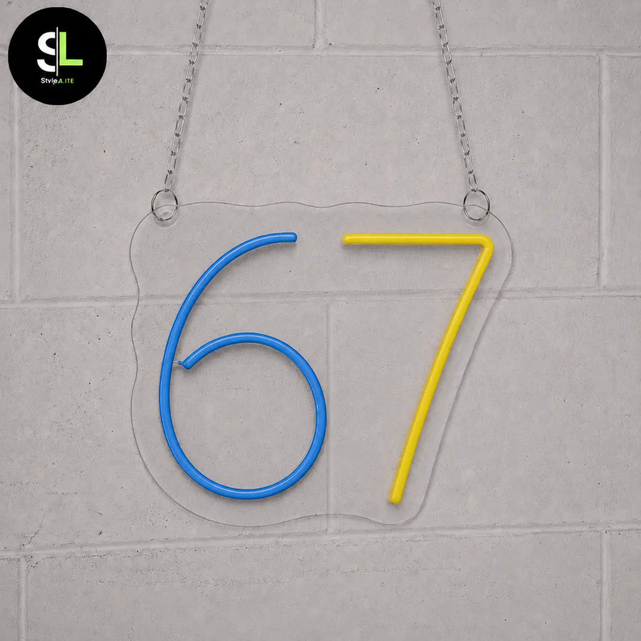 Insegna neon LED 67 spenta con silicone colorato blu e giallo su plexiglass sagomato trasparente