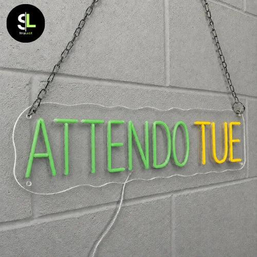 Insegna neon LED ATTENDO TUE spenta su plexiglass trasparente con catena per installazione sospesa