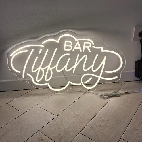 Insegna neon LED personalizzata Bar Tiffany in bianco caldo su plexiglass sagomato