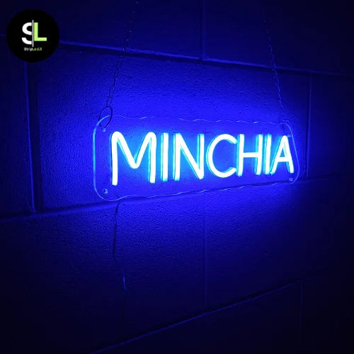 Insegna neon LED MINCHIA RGB colore blu accesa su parete interna