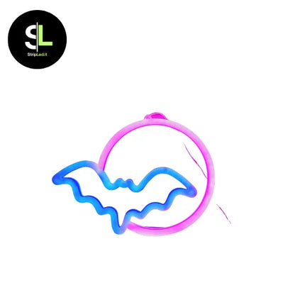 Dettaglio insegna neon LED decorativa a forma di pipistrello su sfondo bianco e logo StripLed.it