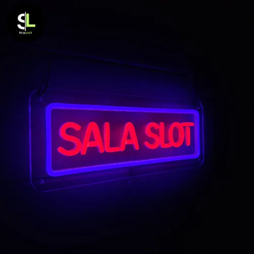Insegna neon LED SALA SLOT con scritta rossa e cornice luminosa blu su parete