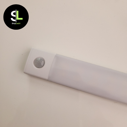 LUCE NOTTURNA ULTRASOTTILE CON FISSAGGIO MAGNETICO E USB