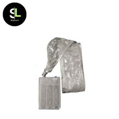 Nastro natalizio argento spento con box batterie trasparente su sfondo bianco e logo StripLed.it
