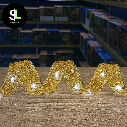 Nastro natalizio oro illuminato 6000K in negozio con logo Stripled.it