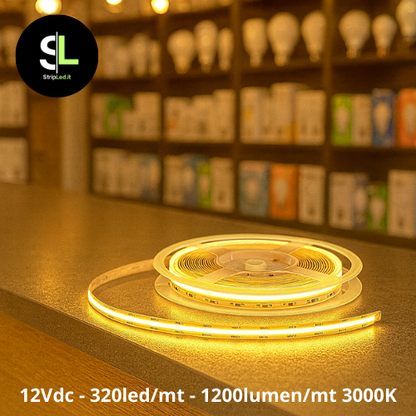 Dettaglio della striscia LED COB 12V bianco caldo 3000K con luce continua e omogenea.