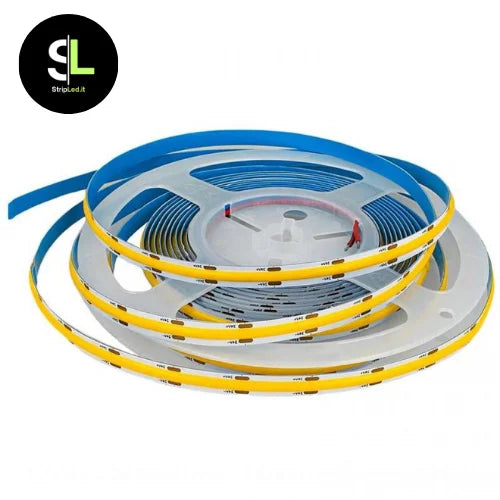 Dettaglio della striscia LED COB 12V 6000K su sfondo bianco con logo StripLed.it