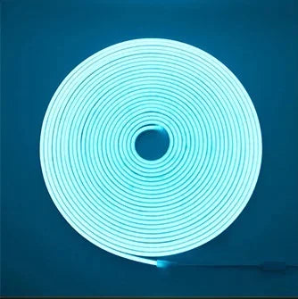 Striscia LED Neon Flex 12V azzurro ghiaccio su sfondo scuro