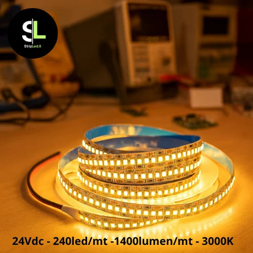 Striscia LED SMD 24V bianco caldo 3000K accesa in laboratorio con logo StripLed.it